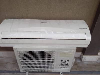 1.5 ton Ac Dc inverter(0336/7070/370)electrolux year warranty All okay