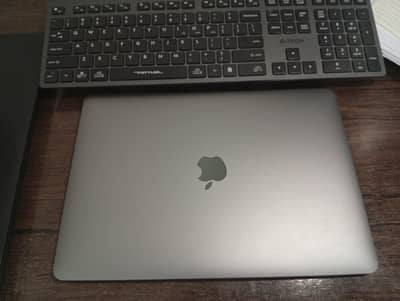 MacBook Pro – Extra Ordinary Condition | Scratch-Free | Like New