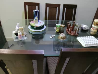 8 Seater Dining Table in Fresh Condition
