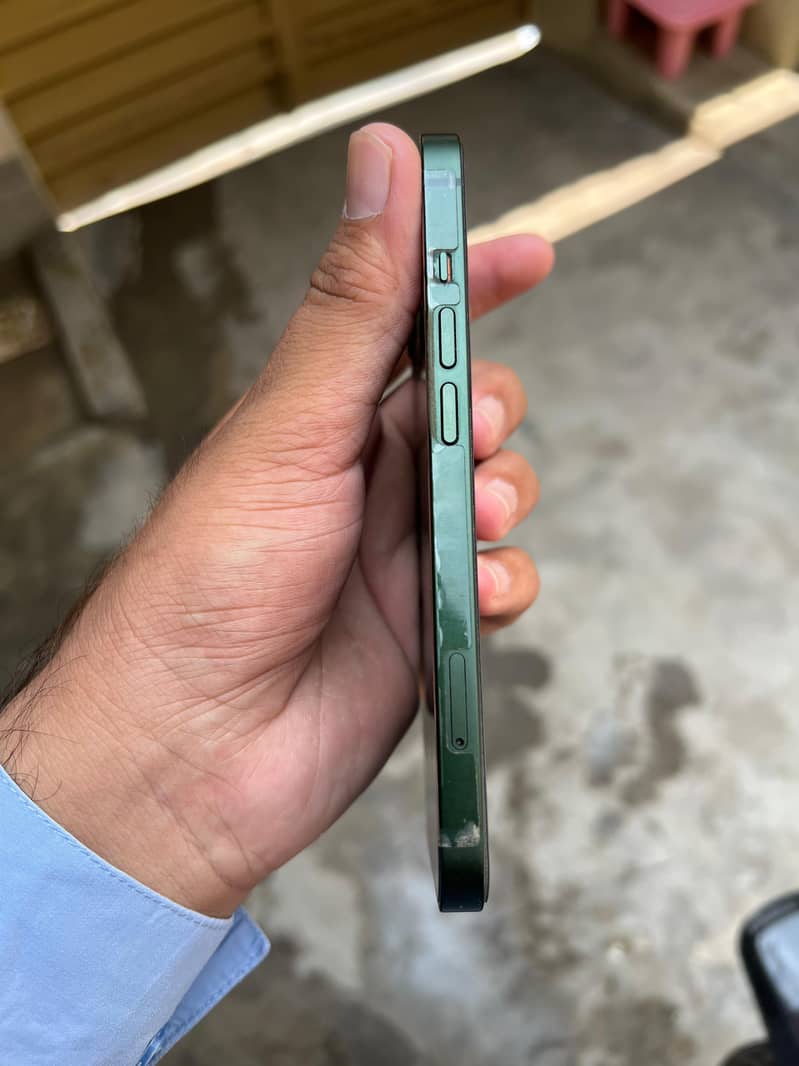 Apple iPhone 13 1