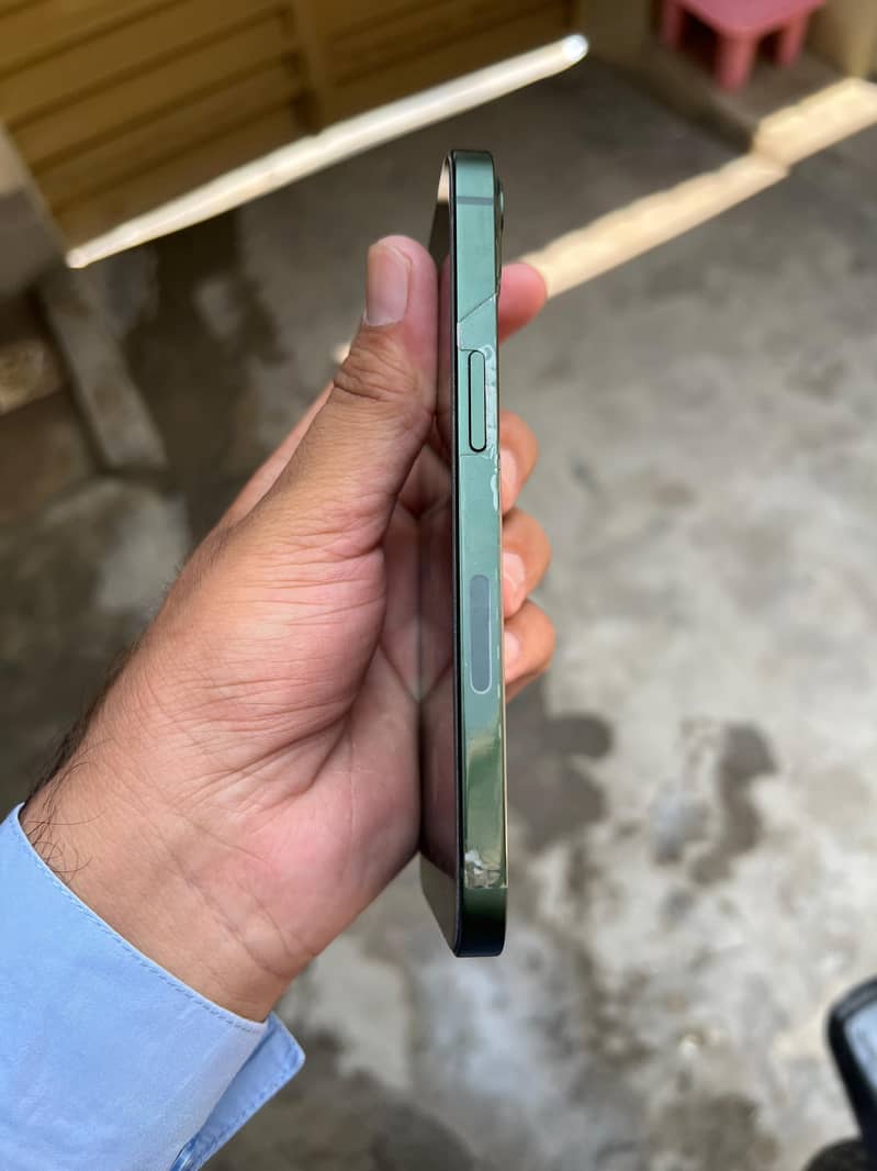 Apple iPhone 13 2