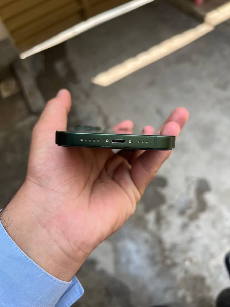 Apple iPhone 13 3