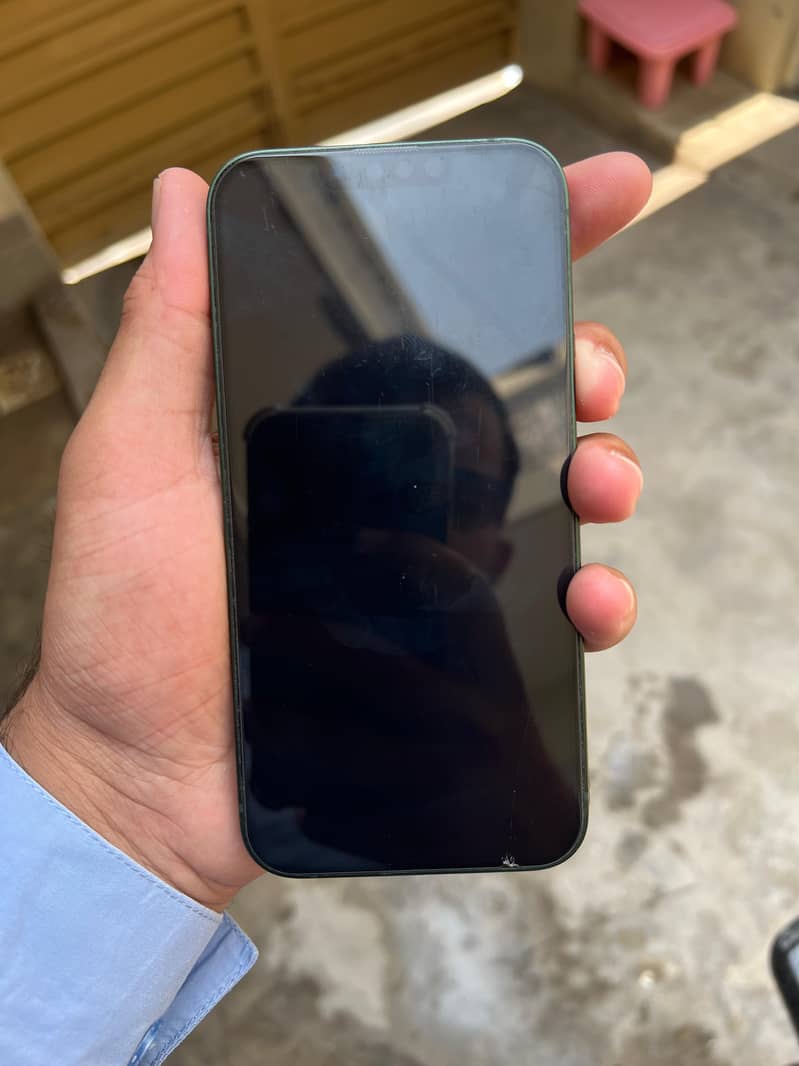 Apple iPhone 13 4