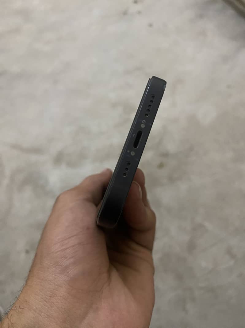 Apple iPhone 12 3
