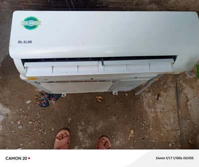 Mitsubishi split ac 1 ton full okay start cindition