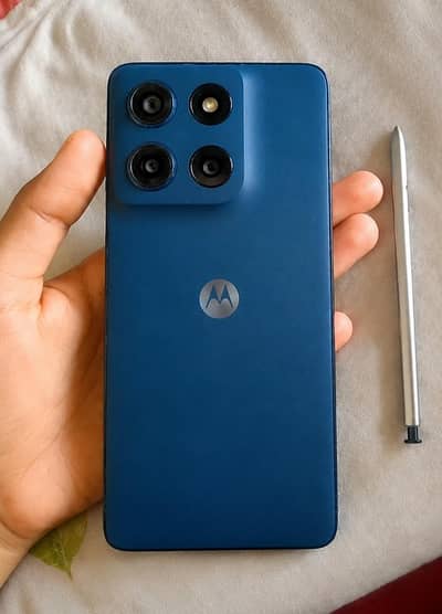 Motorola Moto G Stylus 5g 2025 with stylus pen buy from a YouTuber