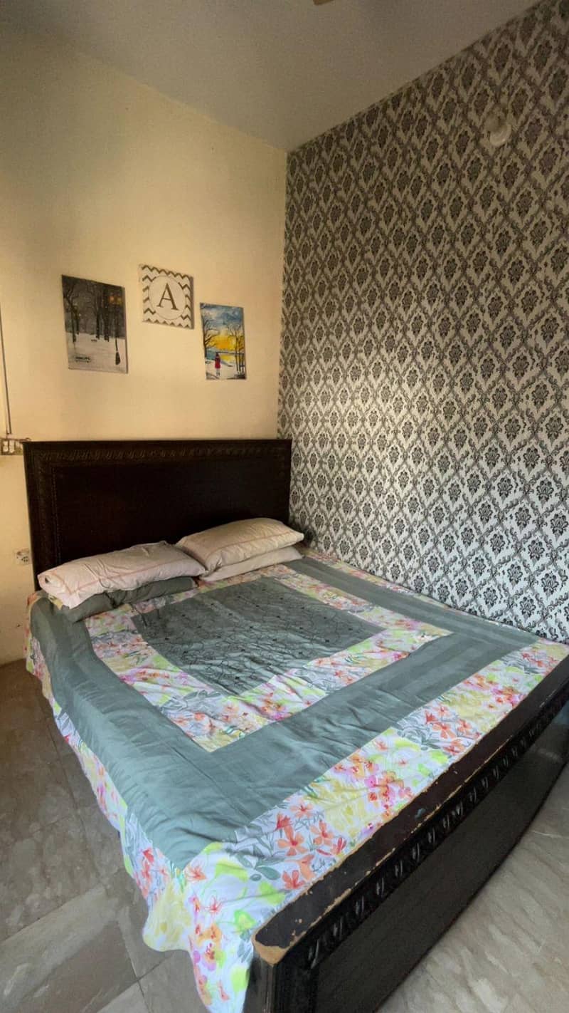 queen size bed 0