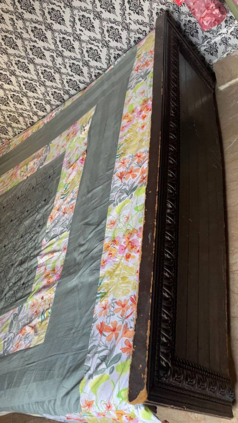 queen size bed 1