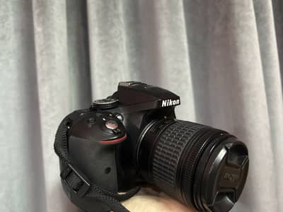 Nikon D5300 18-55mm lens with all orignal accessories