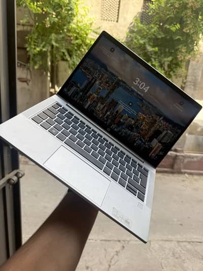 HP probook | rizen 5 series | 8gb 256 ss | 1 gb GPU ( gta5 play able )