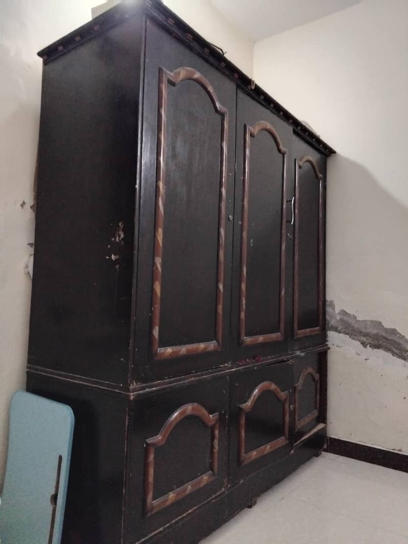 wardrobe 0