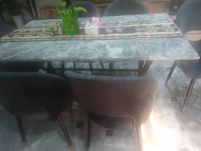 i m seling good condtion dining table sale