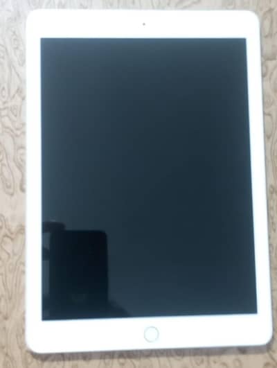 Apple ipad 6th generation version 17.7. 10 128 GB