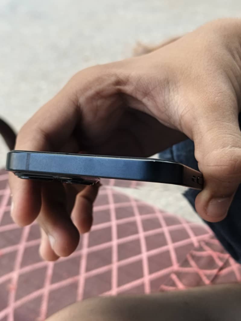 Apple iPhone 13 0