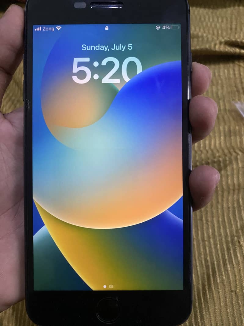 Apple iPhone 8 Plus 1