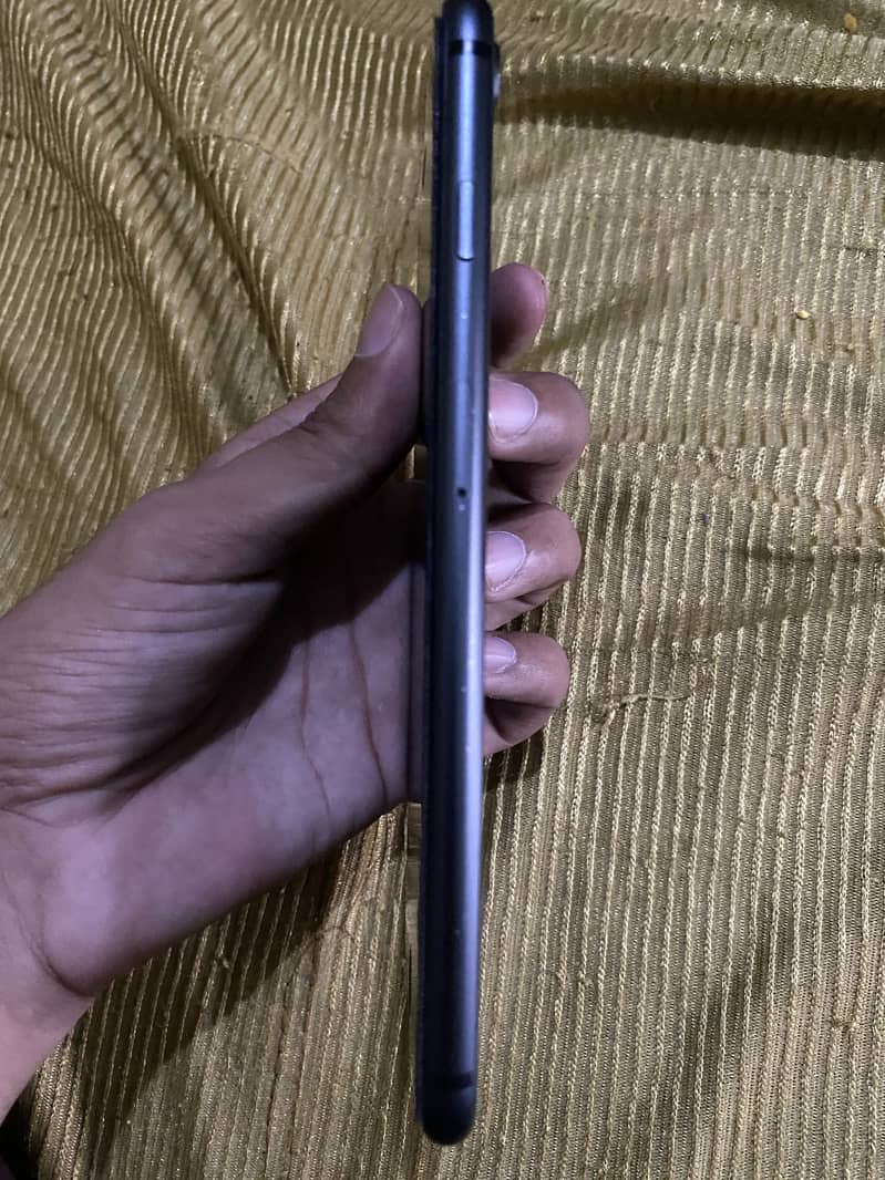 Apple iPhone 8 Plus 2