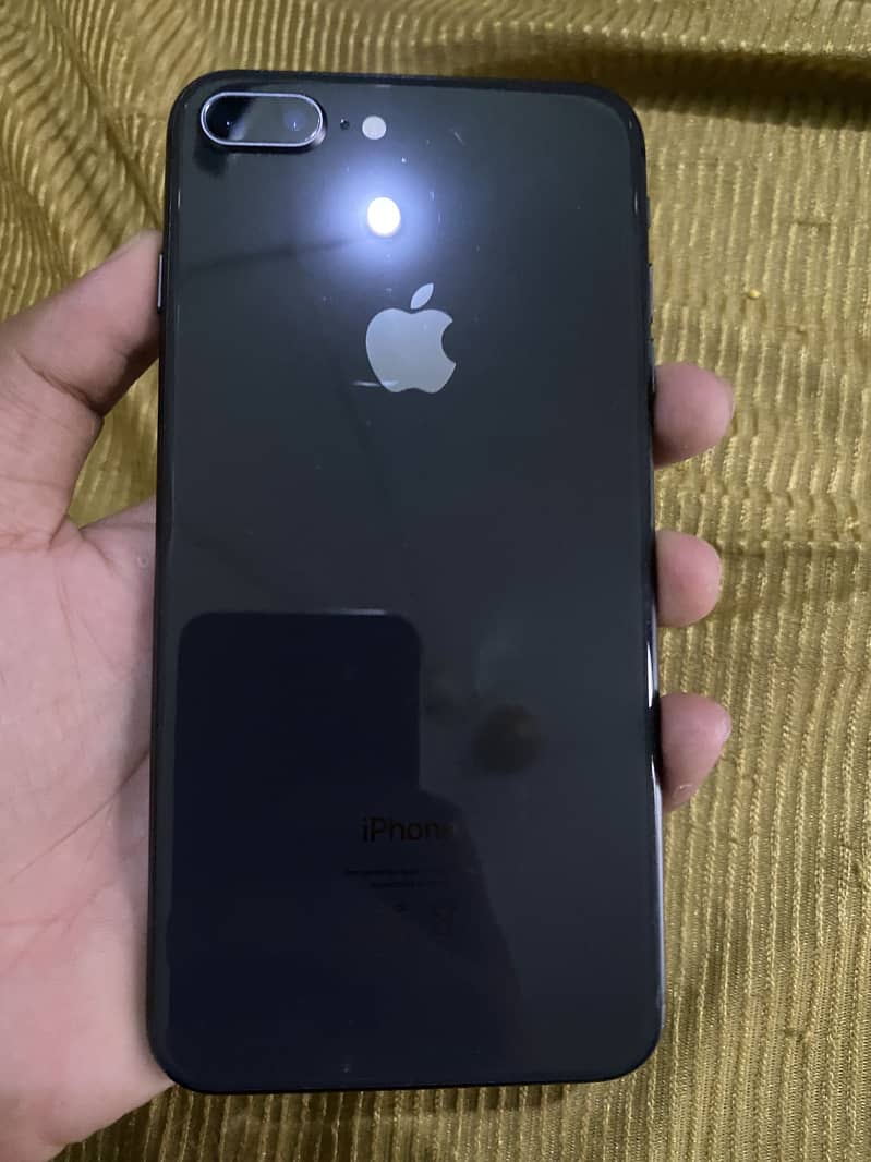 Apple iPhone 8 Plus 3