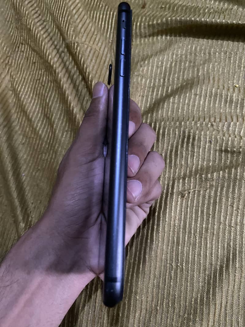 Apple iPhone 8 Plus 4