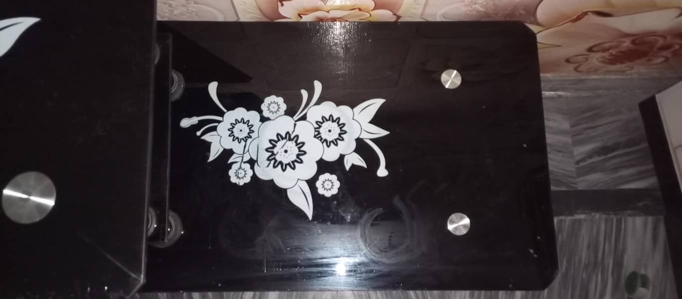 TAble set 1