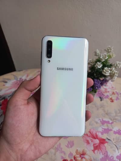Samsung a50 - Mobile phone - View All pictures and read Description