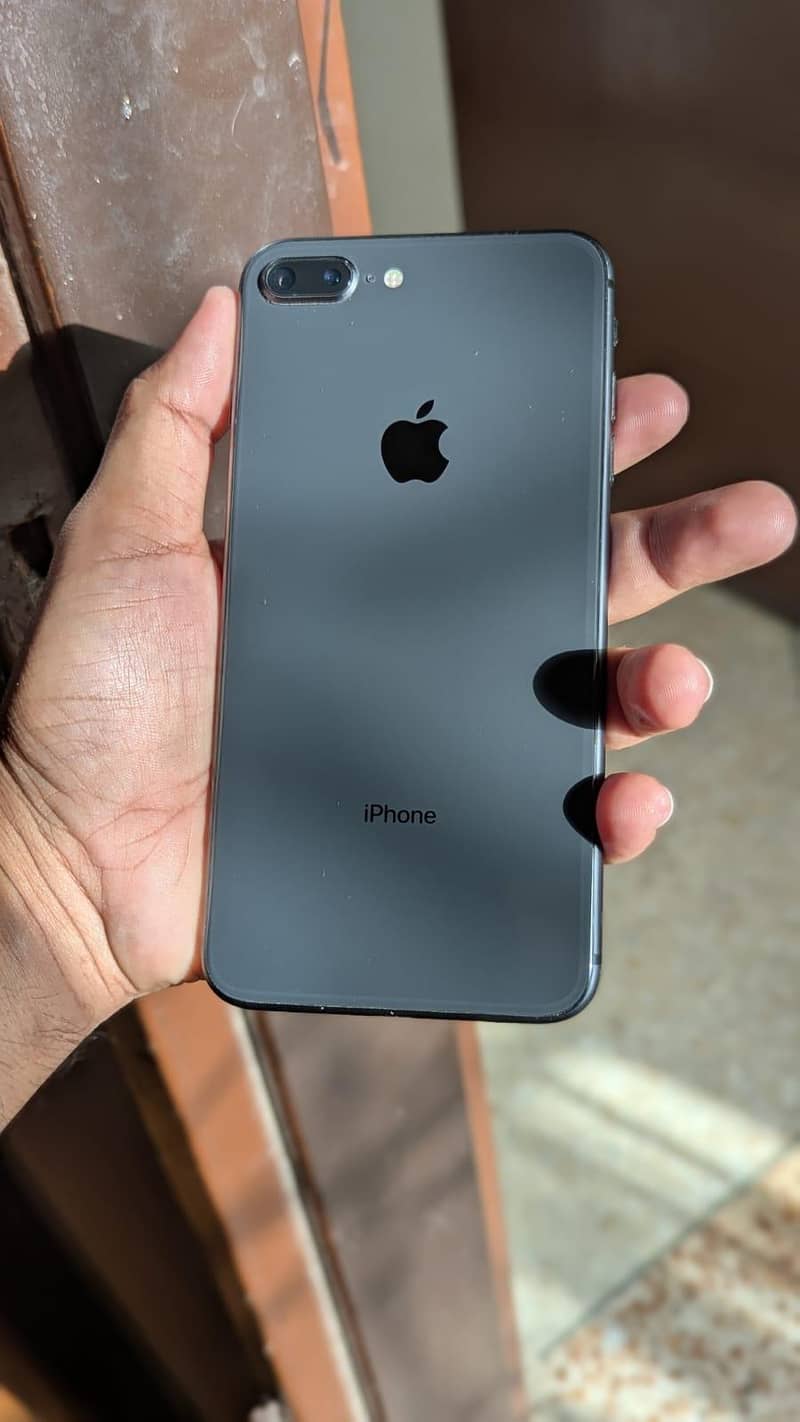 Apple iPhone 8 Plus 0