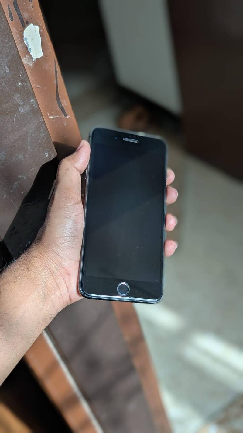 Apple iPhone 8 Plus 5