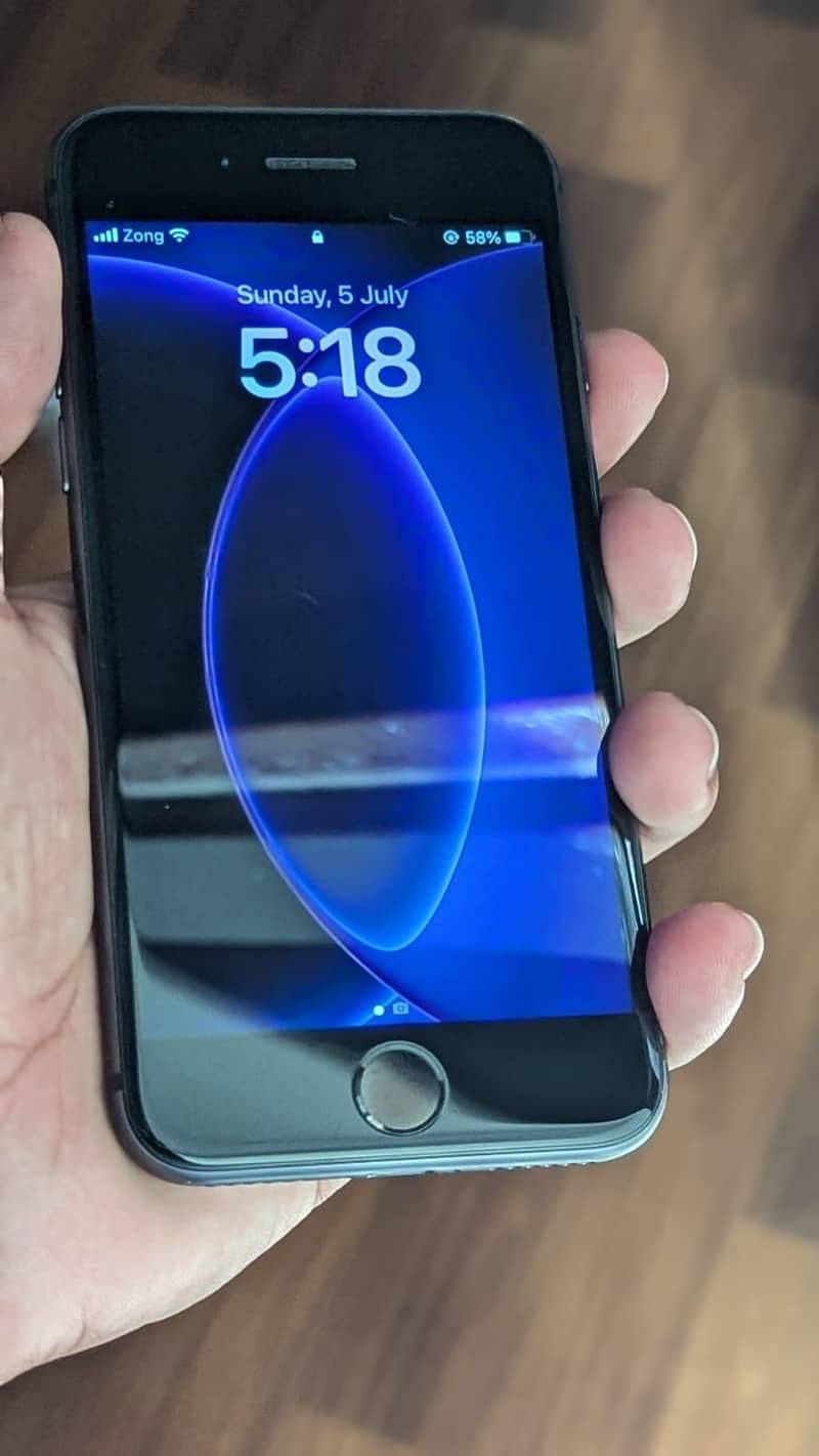 Apple iPhone 8 1