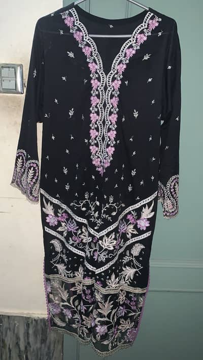 Roheenaz branded suit with plain black trouser and shiffon dupatta
