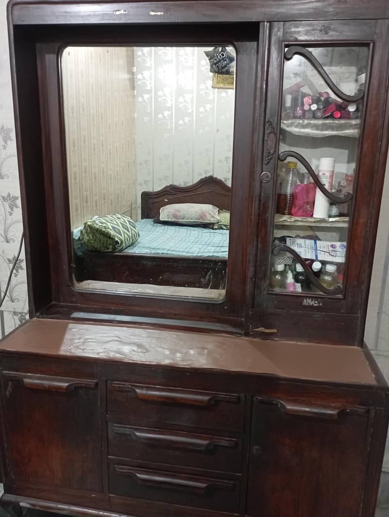 Dressing Table with mirror 3