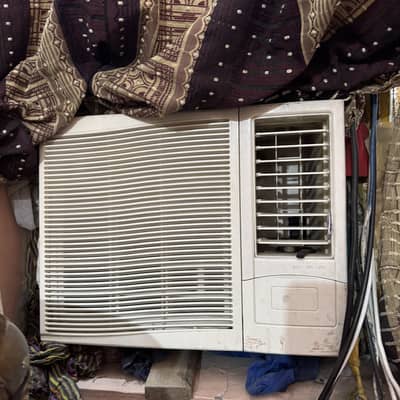 Carrier 0.75 ton window ac.