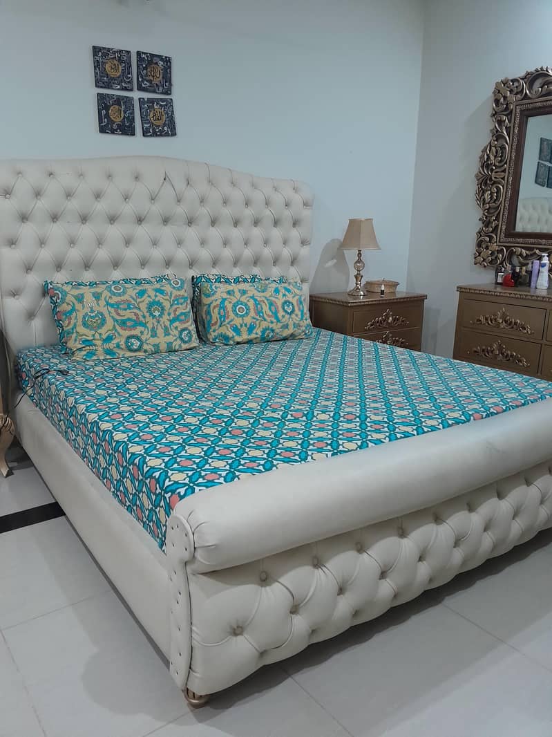 King Side bed with dressing table 7