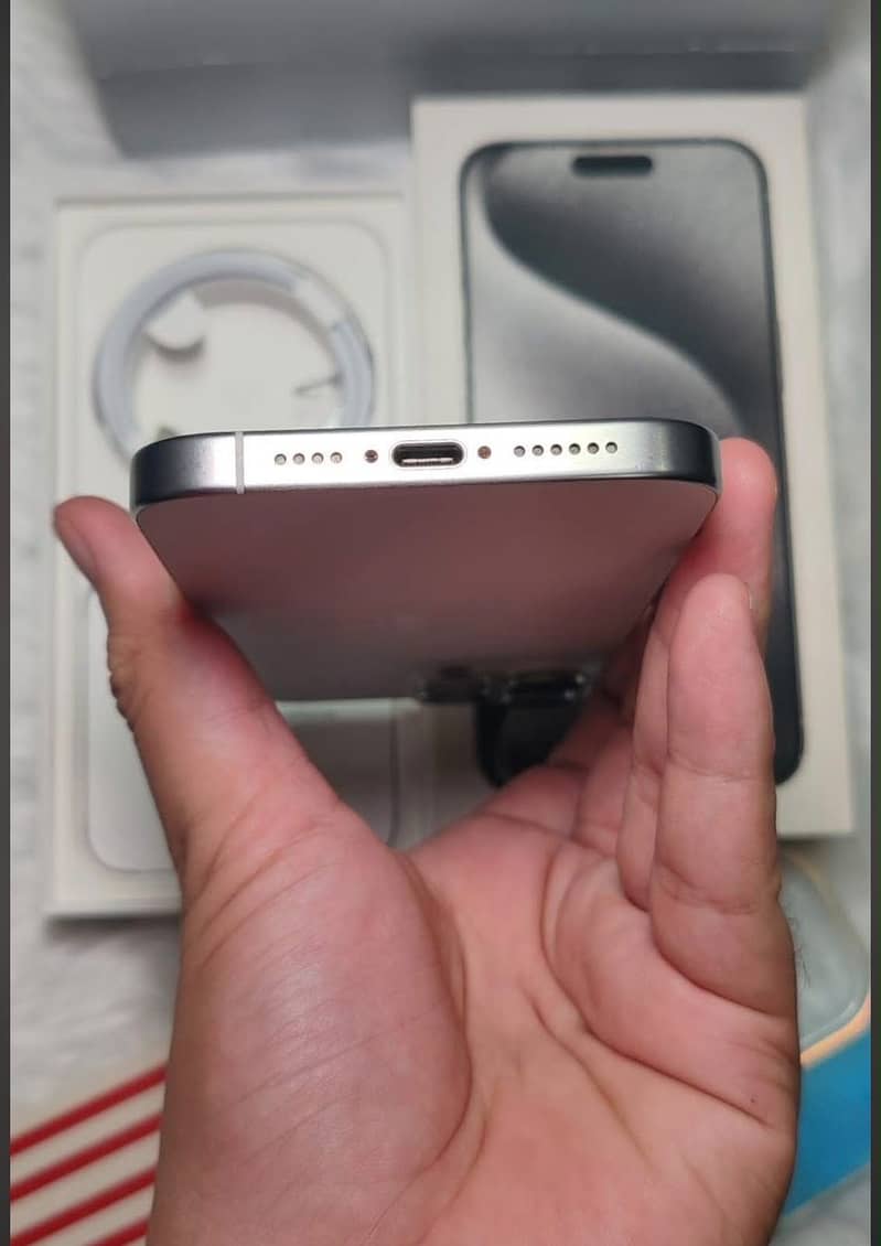 iPhone 15 Pro Max 1