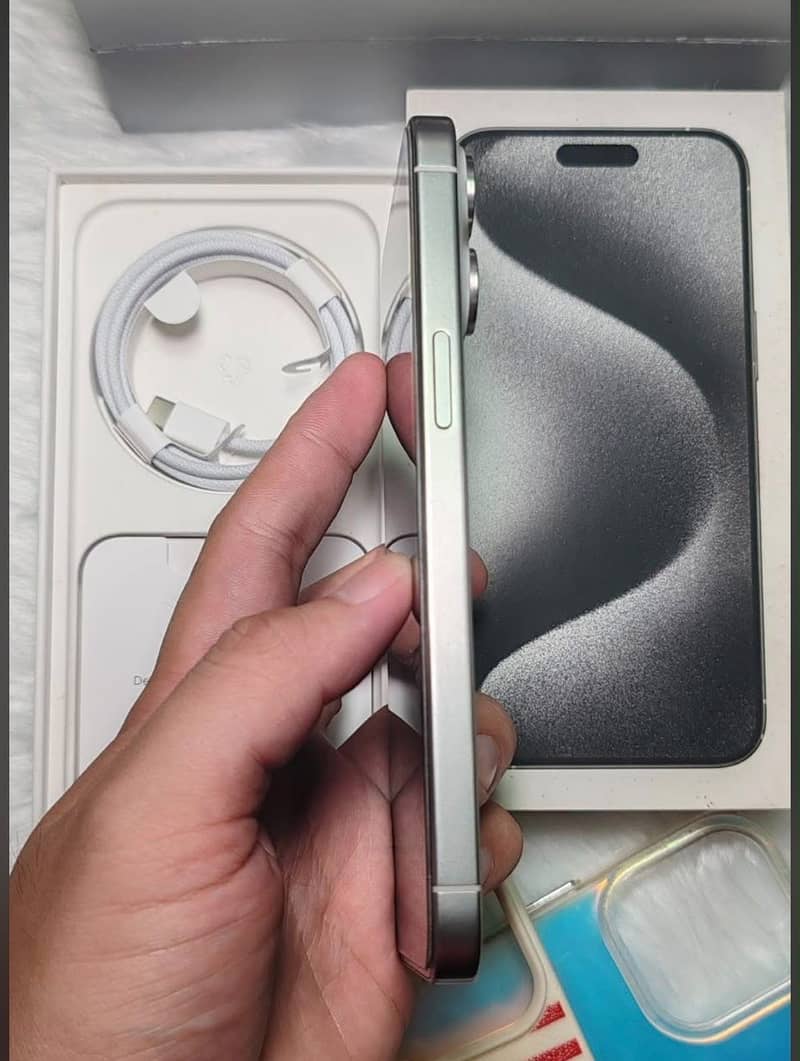 iPhone 15 Pro Max 2