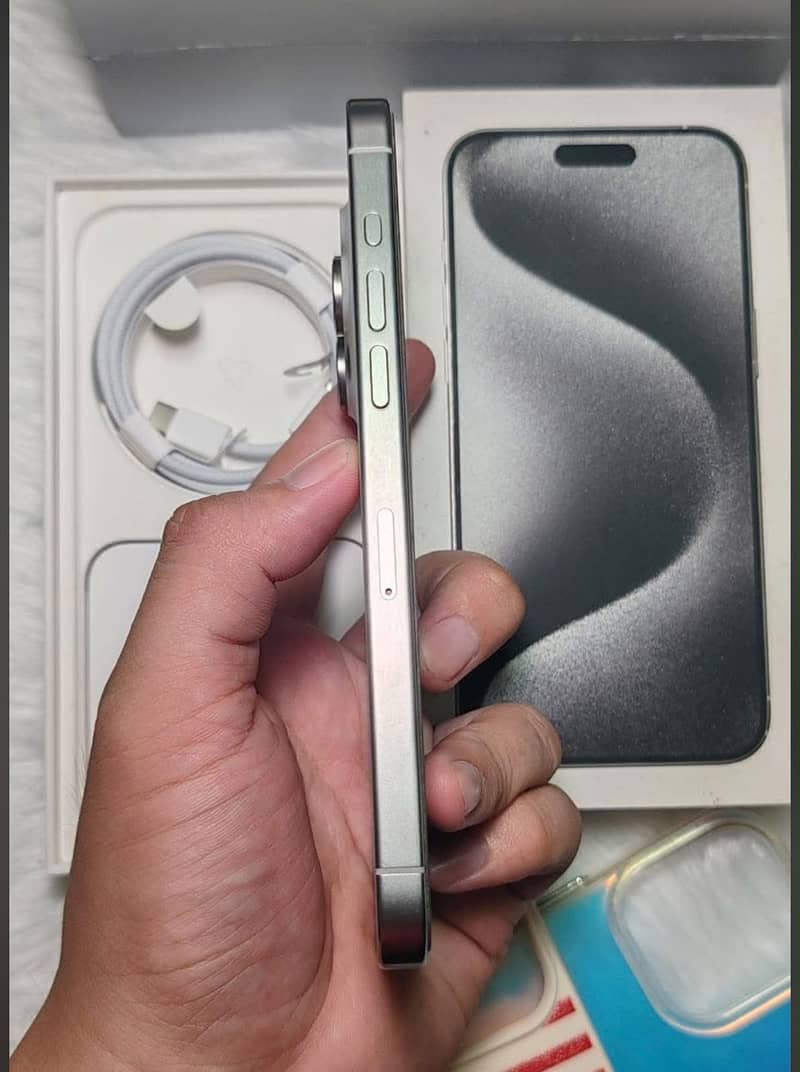 iPhone 15 Pro Max 3