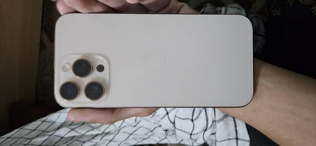 Apple iPhone 16 Pro Max