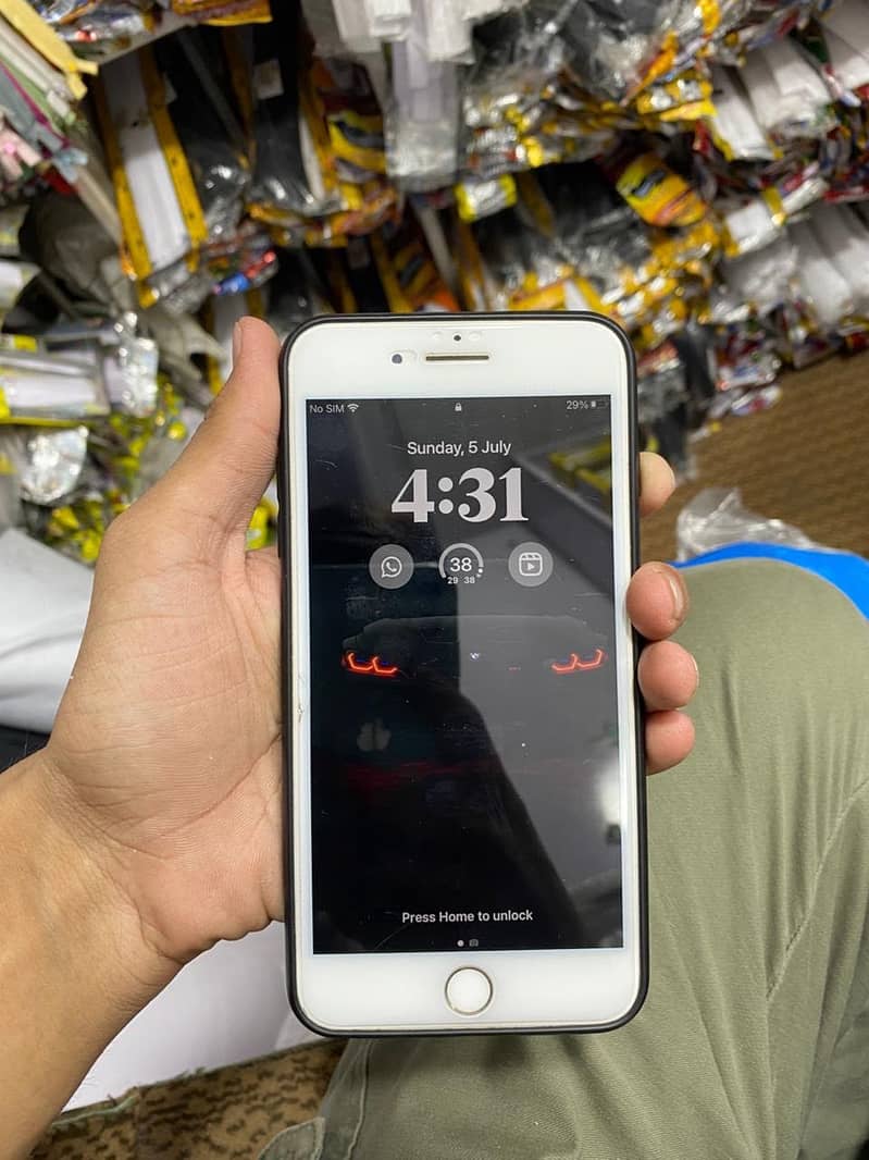 Apple iPhone 8 Plus 1