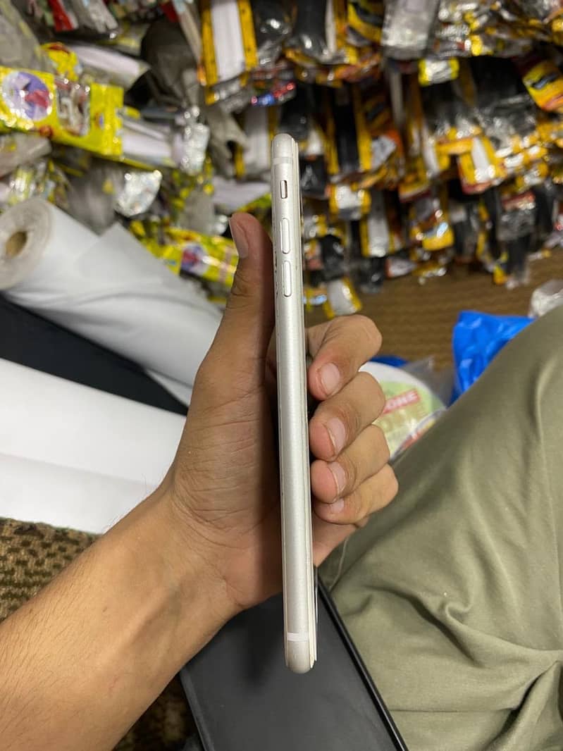 Apple iPhone 8 Plus 3