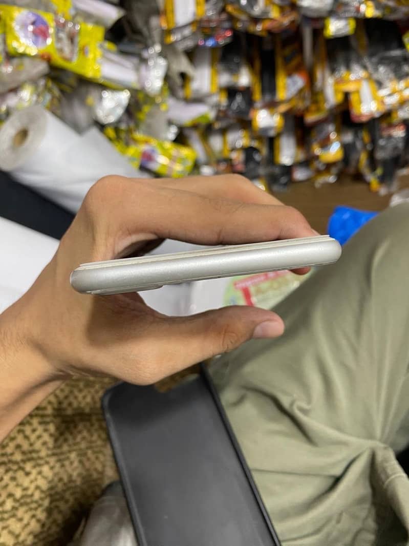 Apple iPhone 8 Plus 4