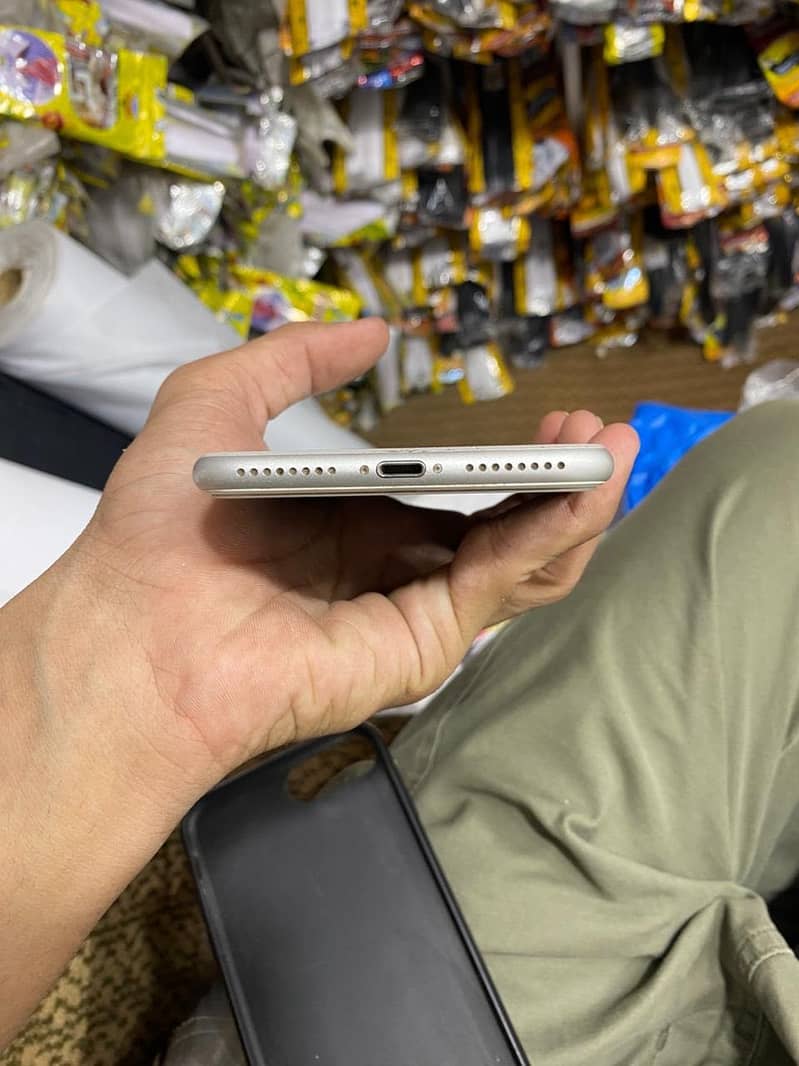 Apple iPhone 8 Plus 5
