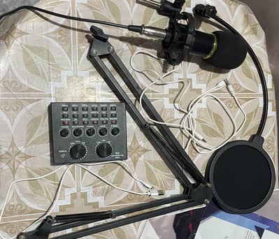 MICROPHONE WITH SOUND CARD And stand