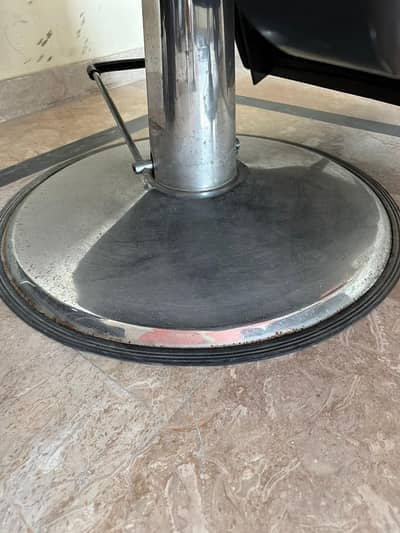 Hydraulic Barber/Salon Chairs for Sale Excellent Condition 03256218548