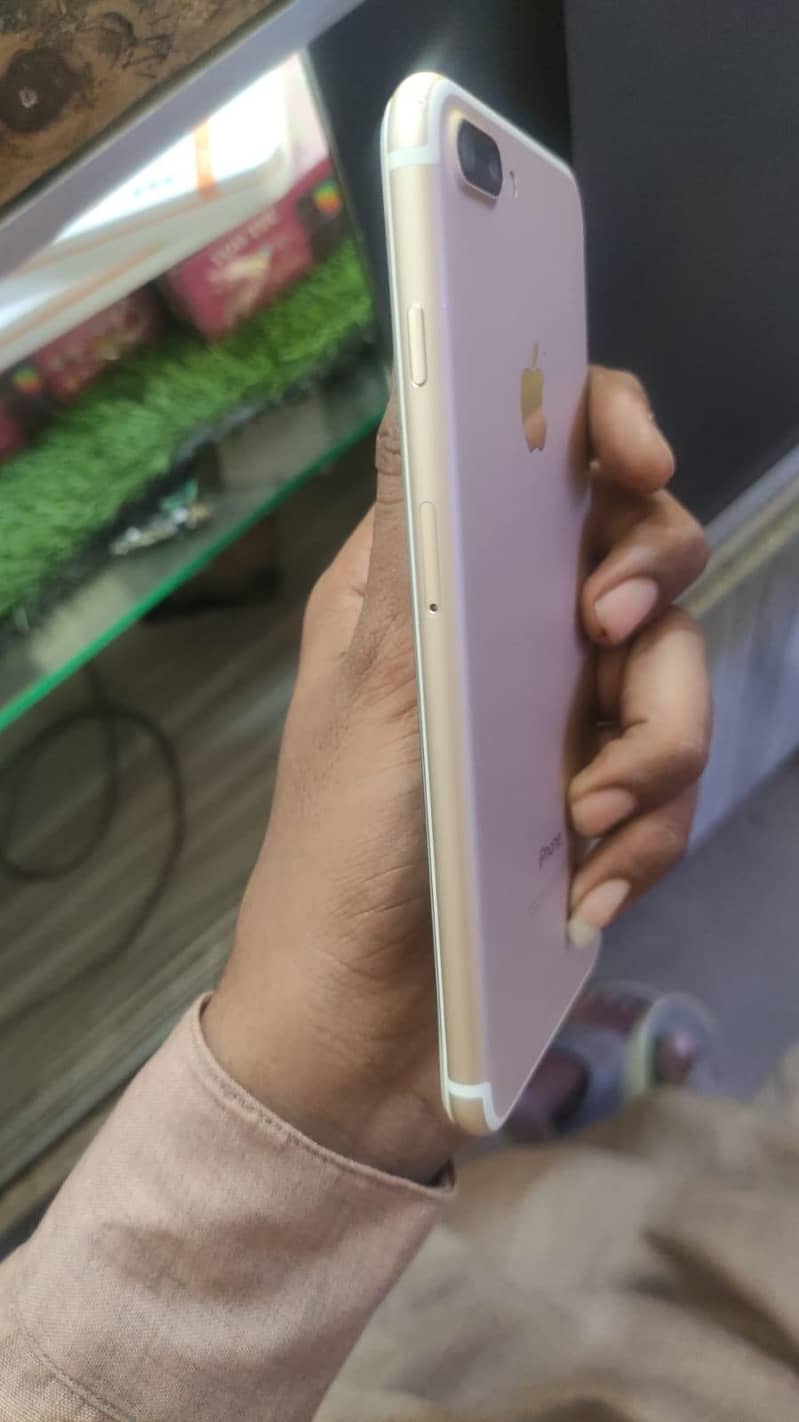 Apple iPhone 7 Plus 1