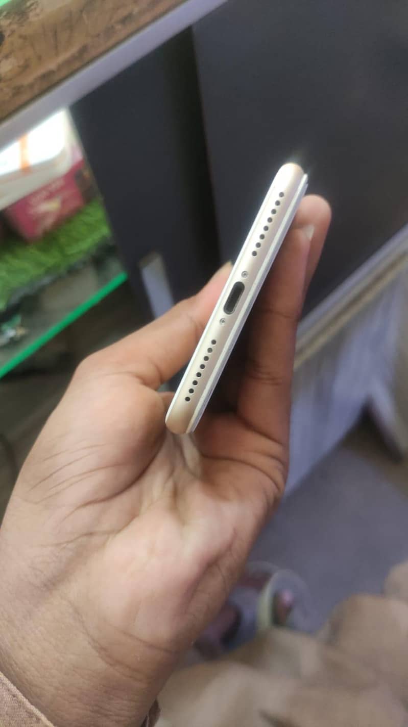 Apple iPhone 7 Plus 3
