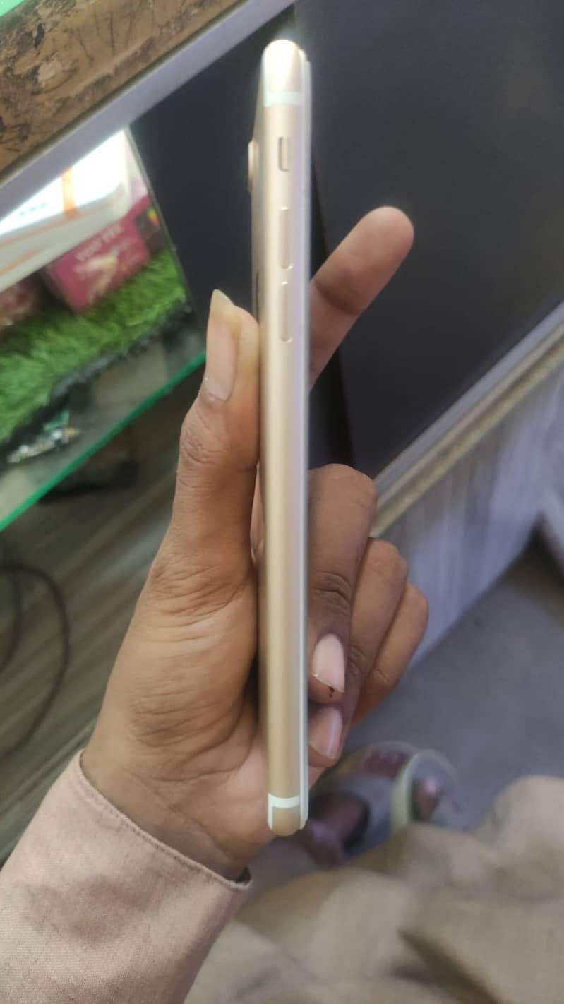 Apple iPhone 7 Plus 4