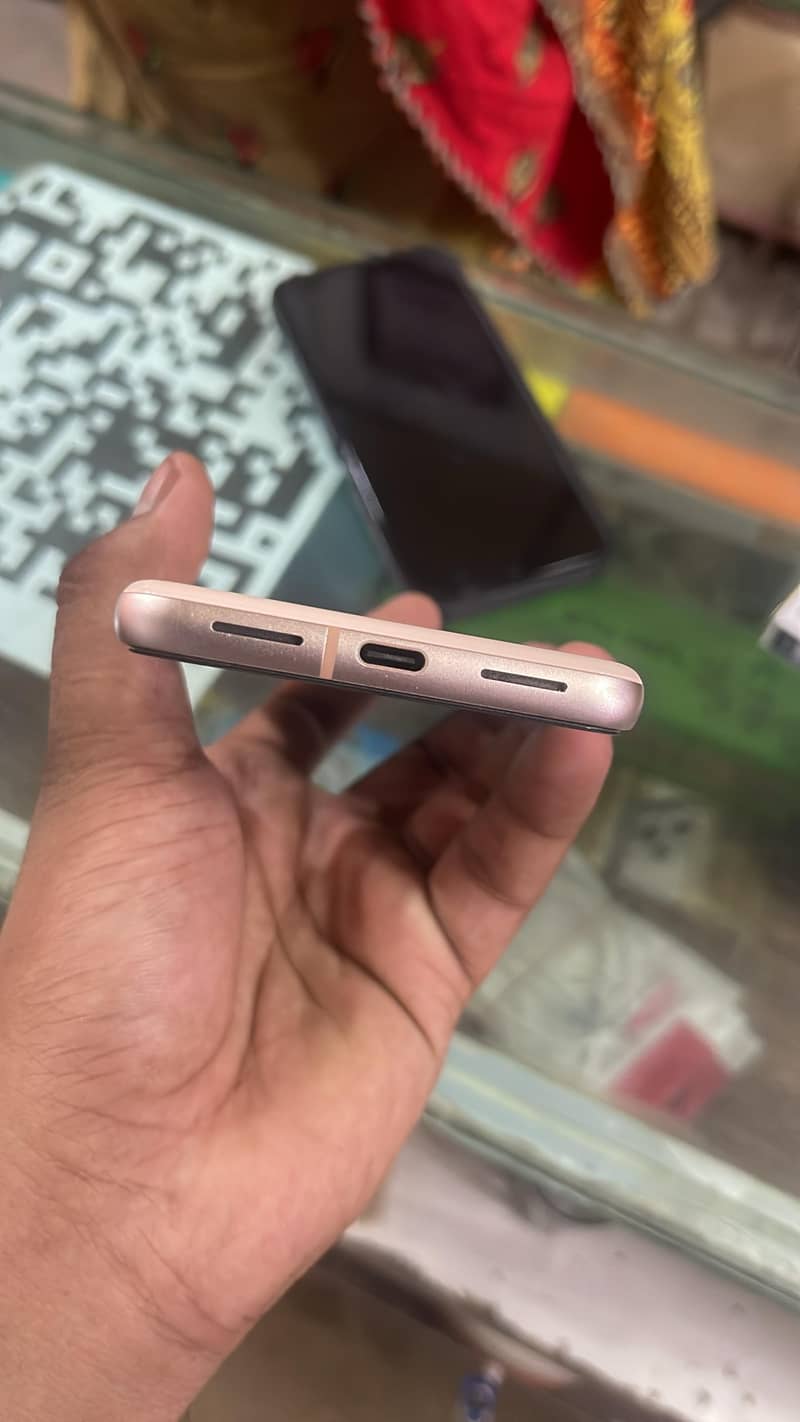 Google Pixel 8 5