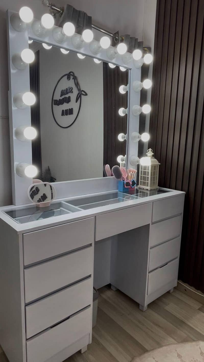 makeup vanity 0