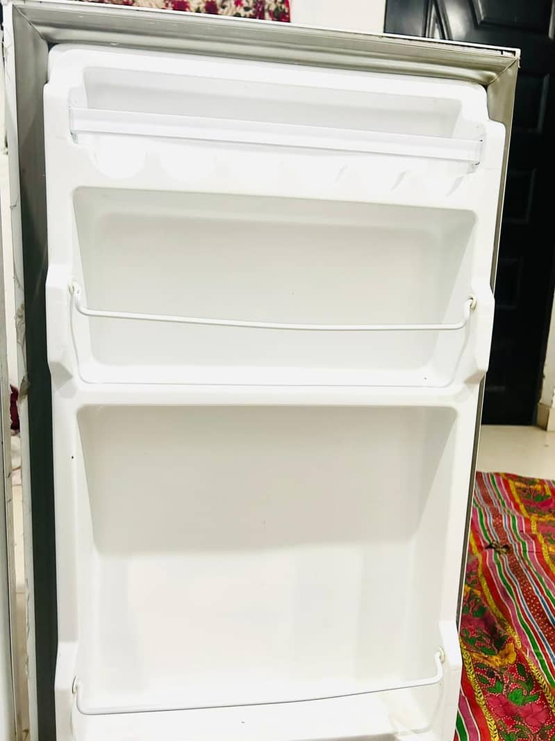 Dawlance Mini Fridge 1