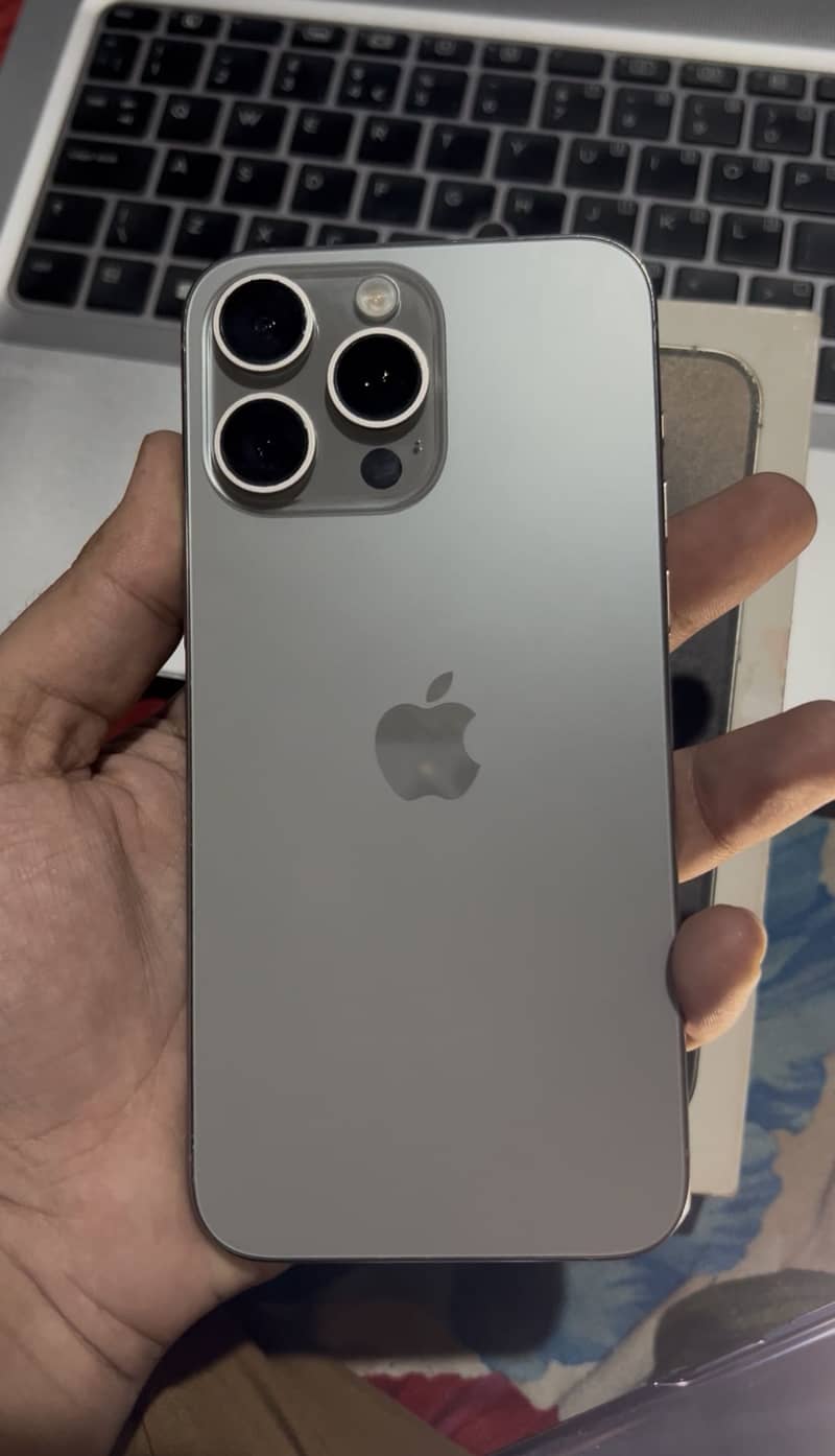 Apple iPhone 15 Pro Max 3