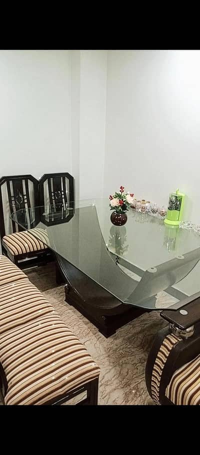 dining table in brand new condition for sale. glass top