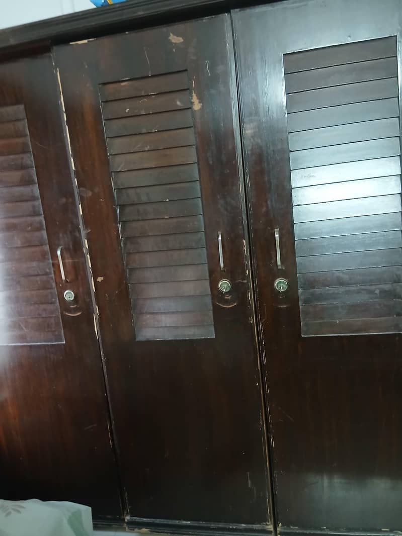 used wardrobe 0